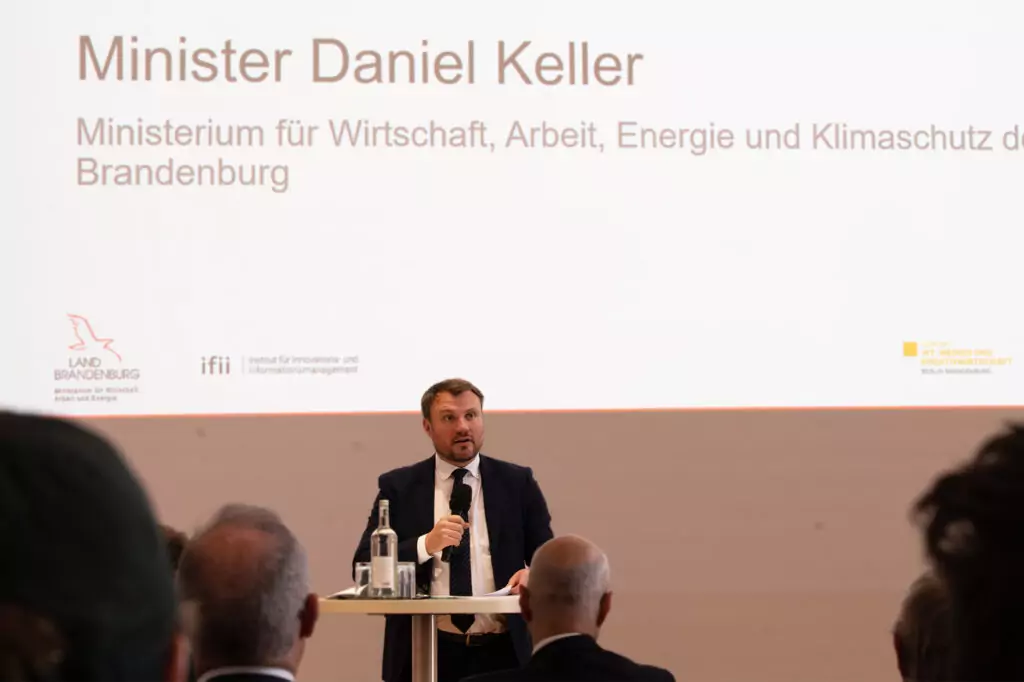 Minister Daniel Keller auf dem 5G Abschlusstreffen